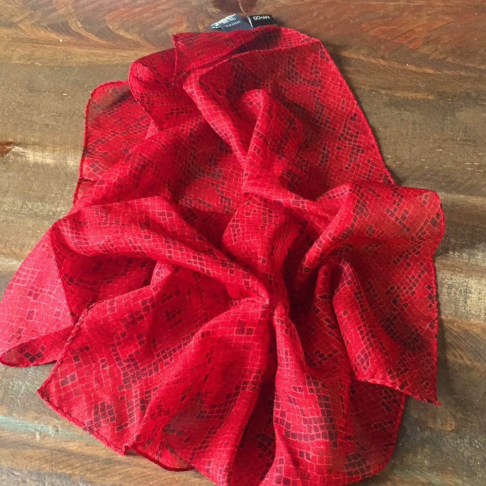 100% polyester leopard print scarf